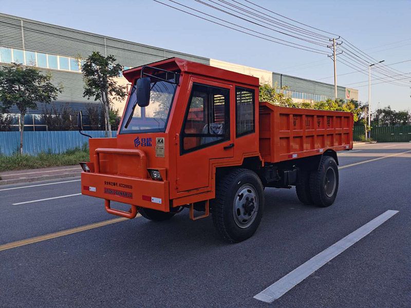12噸四驅(qū)礦用運(yùn)輸車