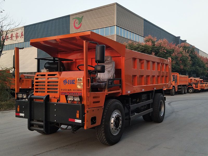 12噸四驅(qū)礦用運(yùn)輸車(chē)