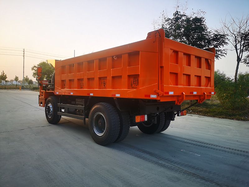 12噸四驅(qū)礦用運(yùn)輸車(chē)
